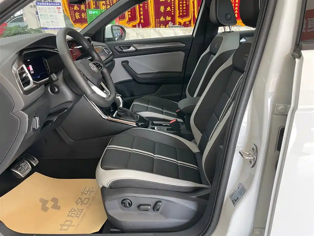 VOLKSWAGEN T-ROC EXPLORING SONGS