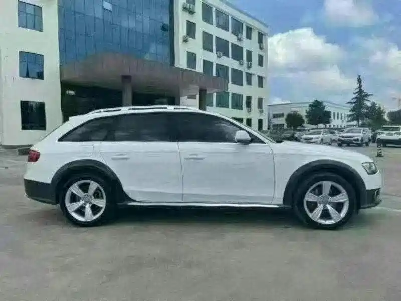 Audi A4 (Import) 2013 40 TFSI allroad quattro Luxury фото 2