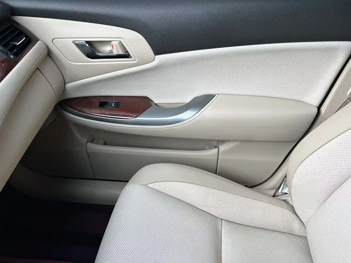 Toyota Crown 2012 2.5L Royal Leather Edition фото 13
