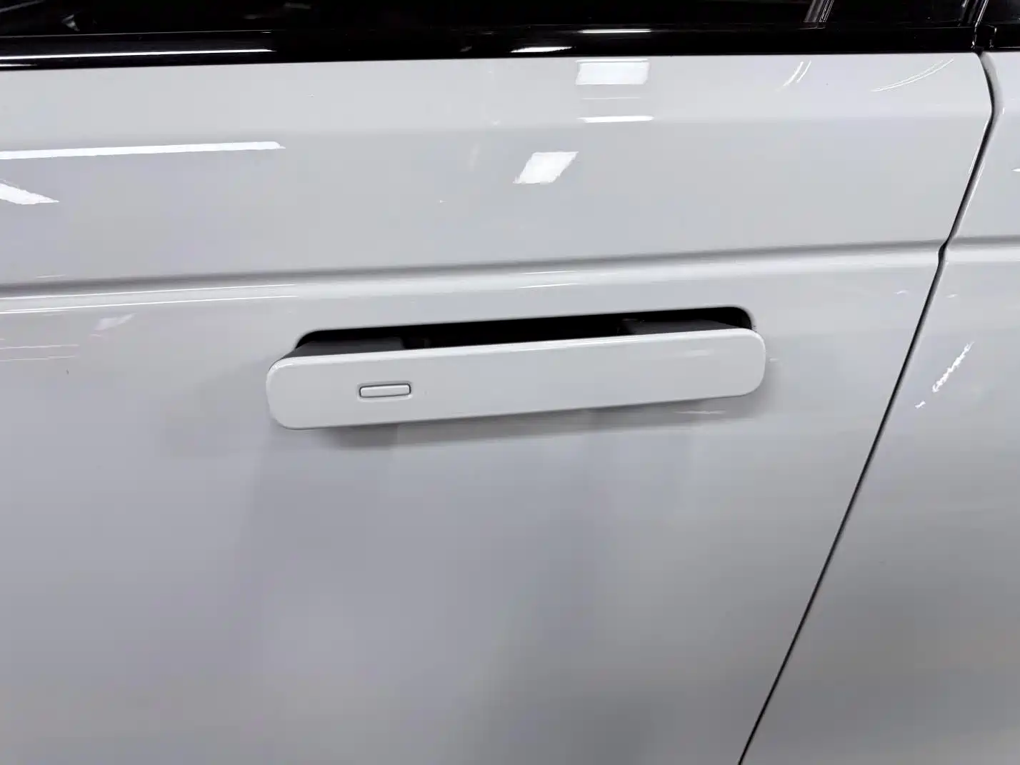 Фото 9 - Land Rover Range Rover Velar