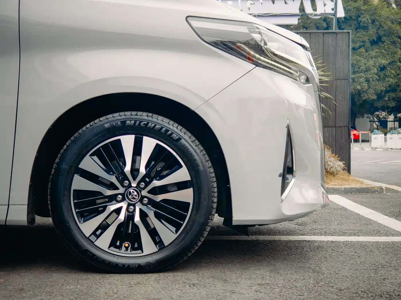 Toyota Alphard 2018 Facelift 3.5L Luxury Edition фото 5