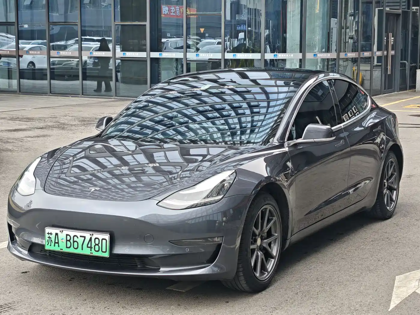 TESLA MODEL 3
