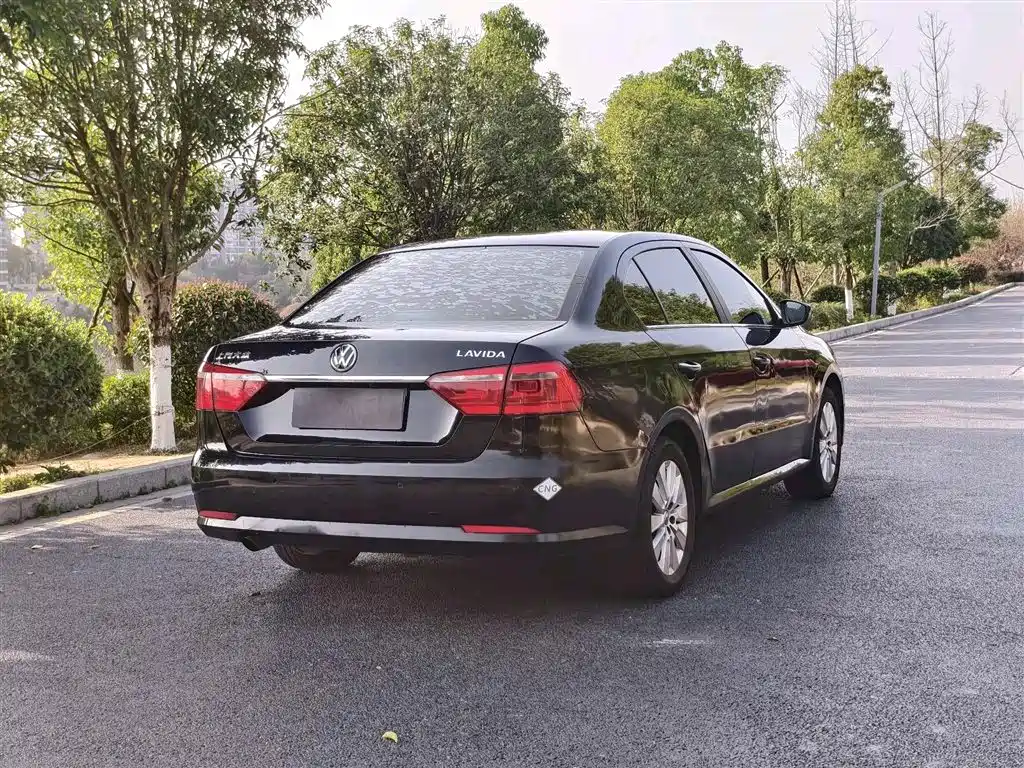 Volkswagen Lavida 2013 Facelift Classic 1.6L Manual Comfort фото 5