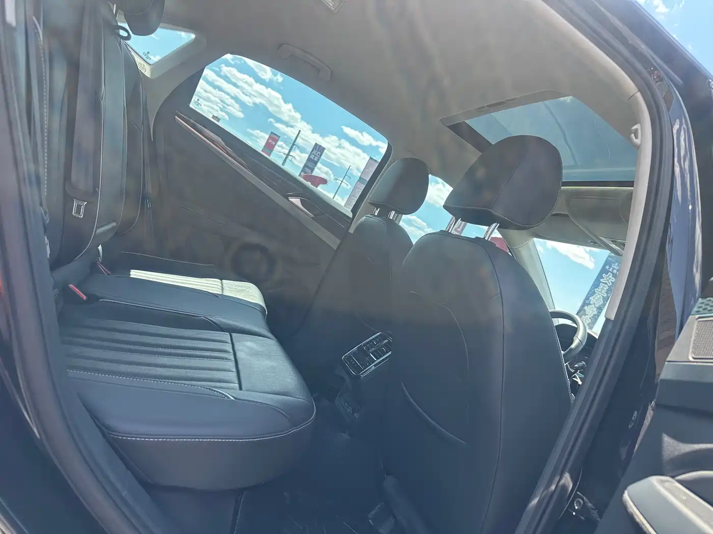 Volkswagen Passat 2022 280TSI Elite Edition фото 22