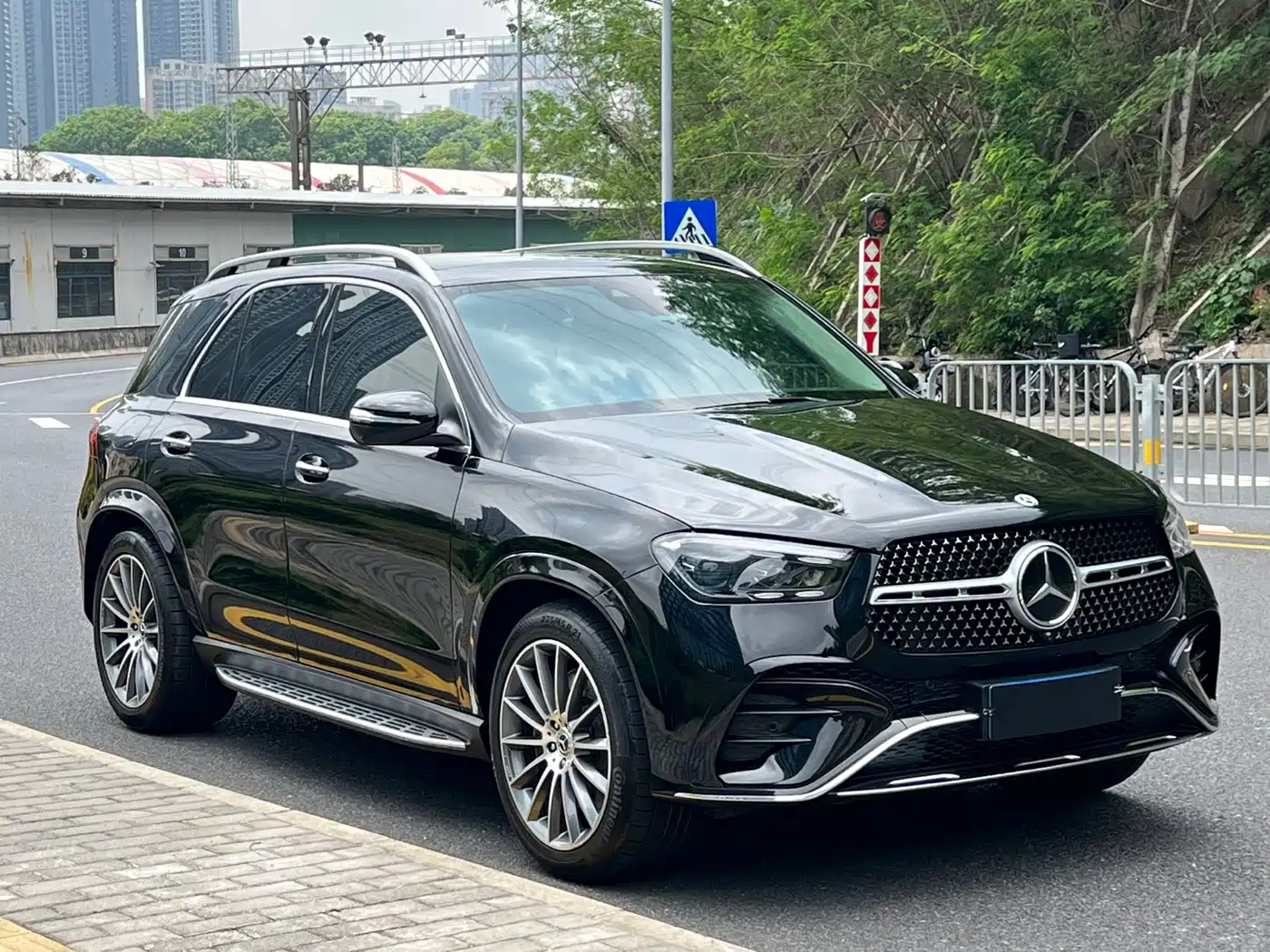 Mercedes-Benz GLE 2024 GLE 450 4MATIC Luxury фото 3