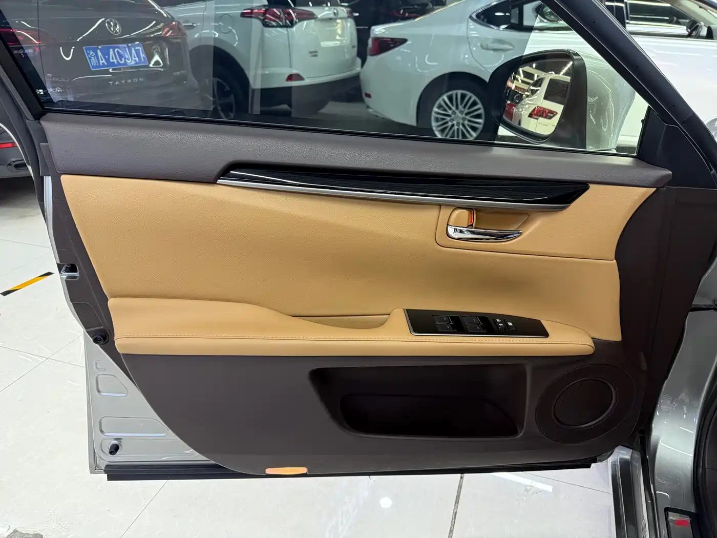 Lexus ES 2015 200 Elite Edition фото 10