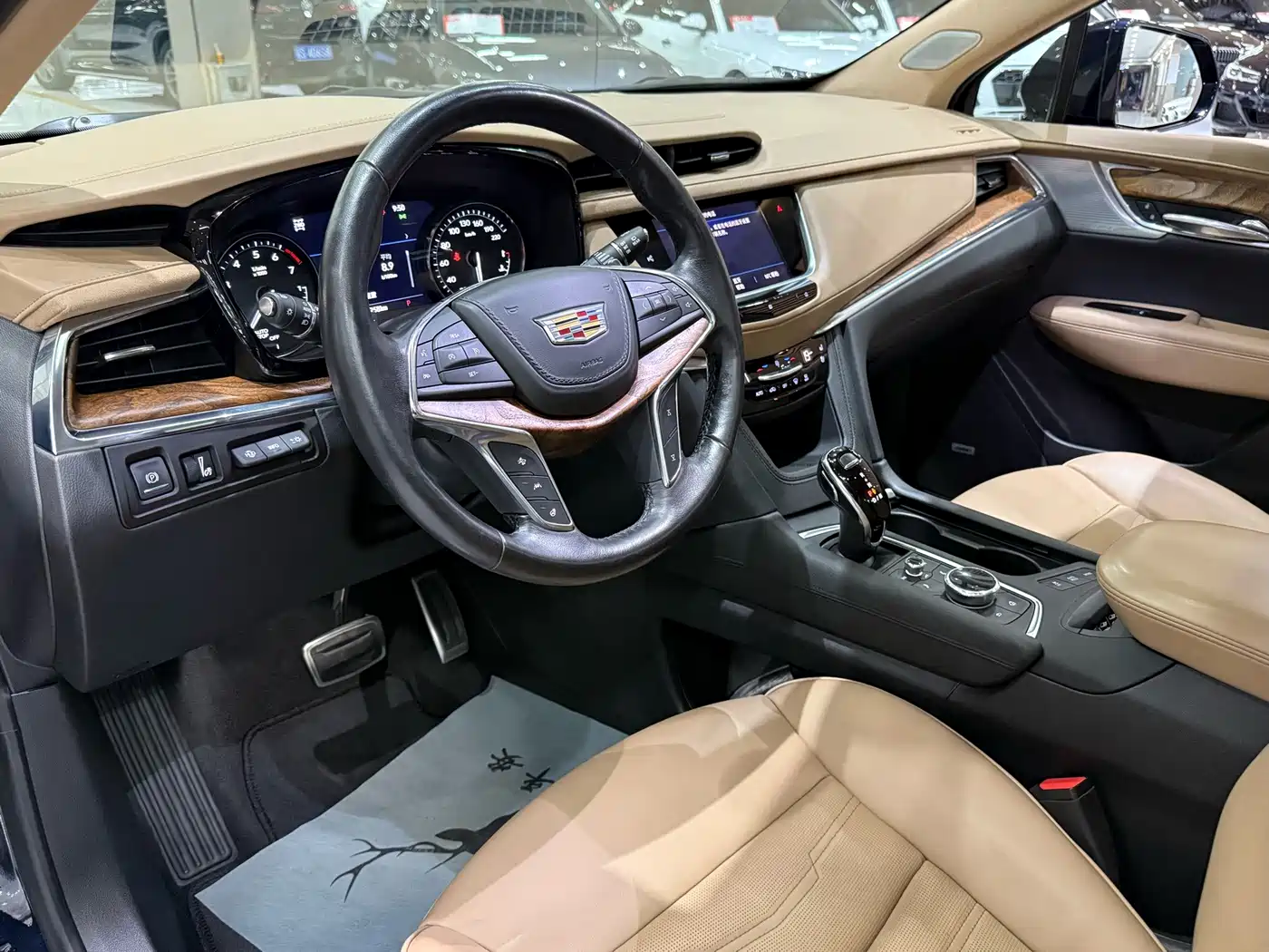 Фото 12 - Cadillac XT5