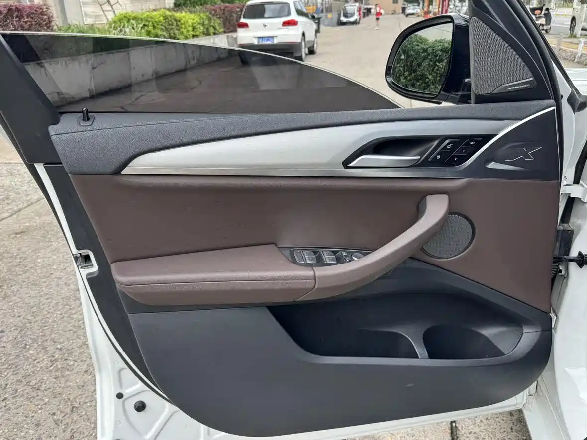 BMW iX3 2022 Innovation Leader фото 14