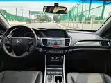 Фото 11 - Honda Accord