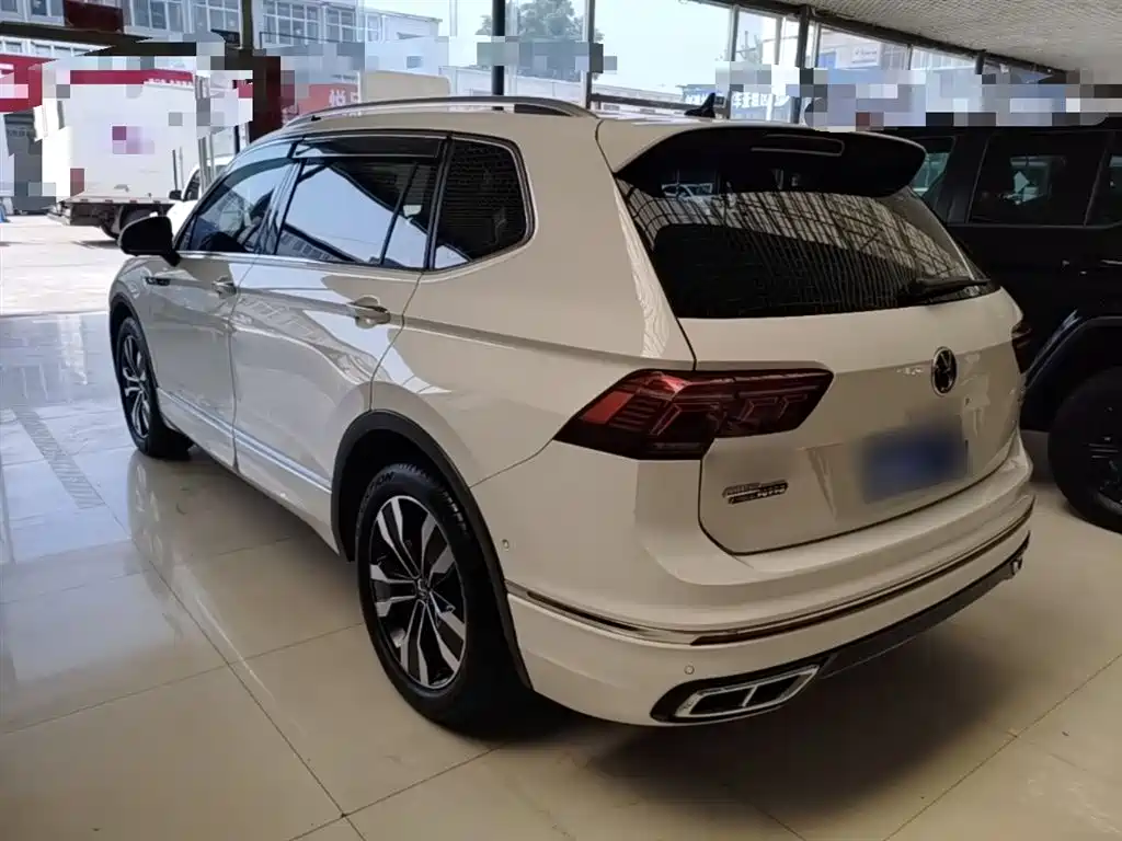 Volkswagen Tiguan L 2022 380TSI Automatic 4WD R-Line Cross Edition 7-Seater фото 5