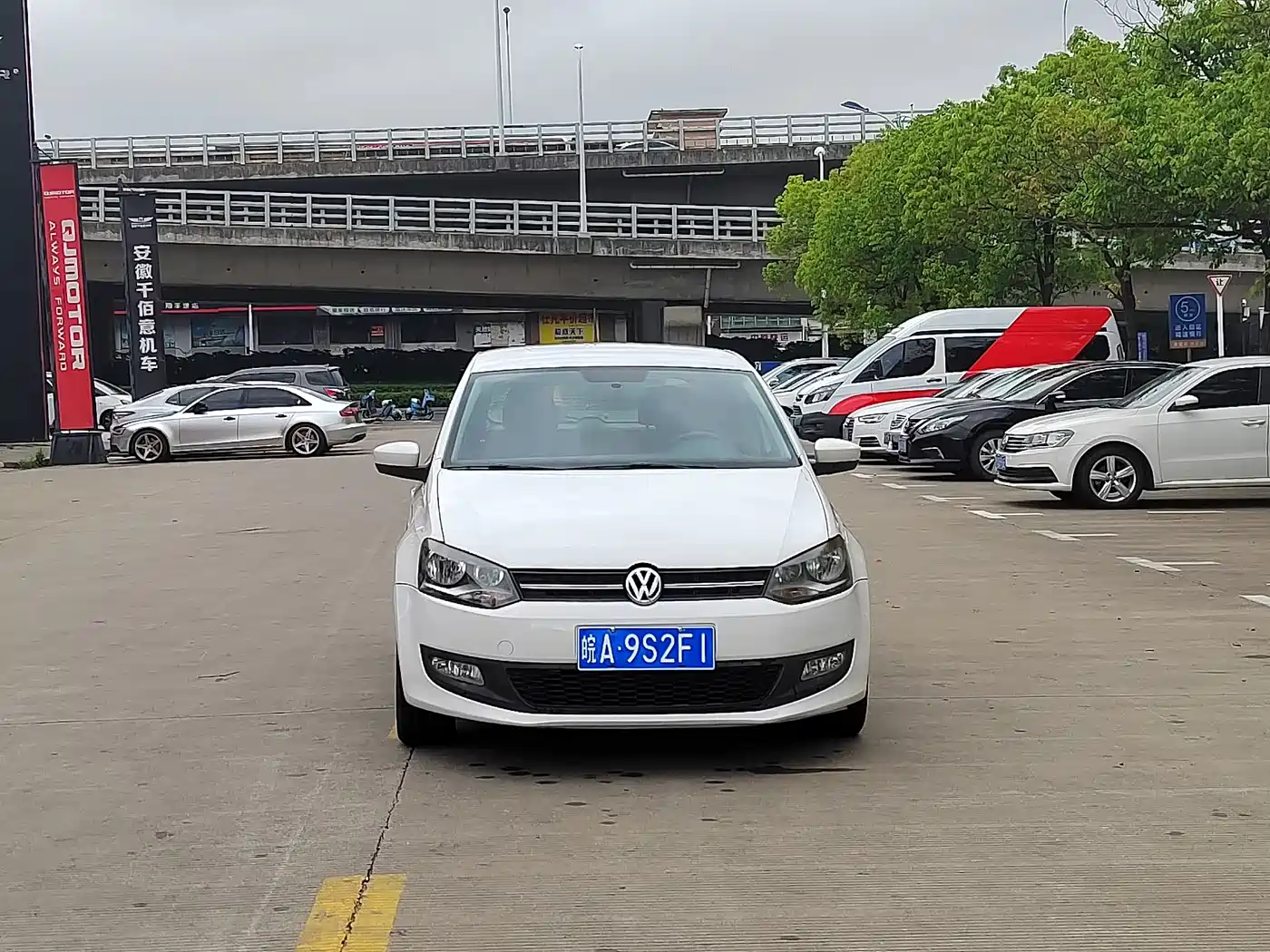 Volkswagen Polo 2013 1.4L Automatic Comfort Edition фото 2
