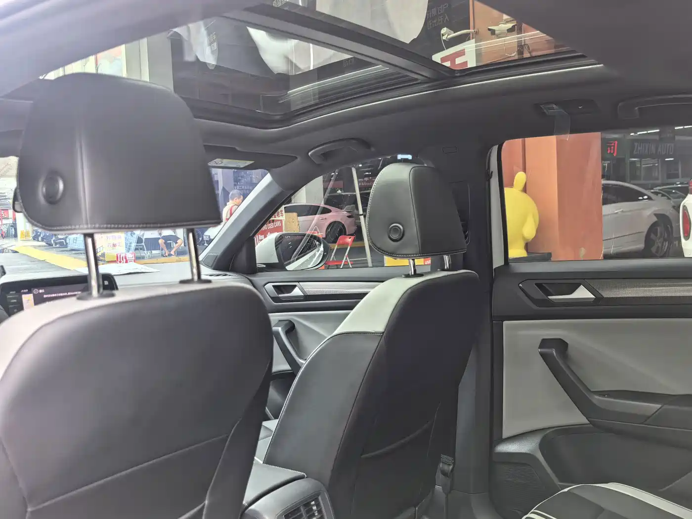 Volkswagen T-ROC 2026 2026 300TSI DSG 2WD Morning Light Edition