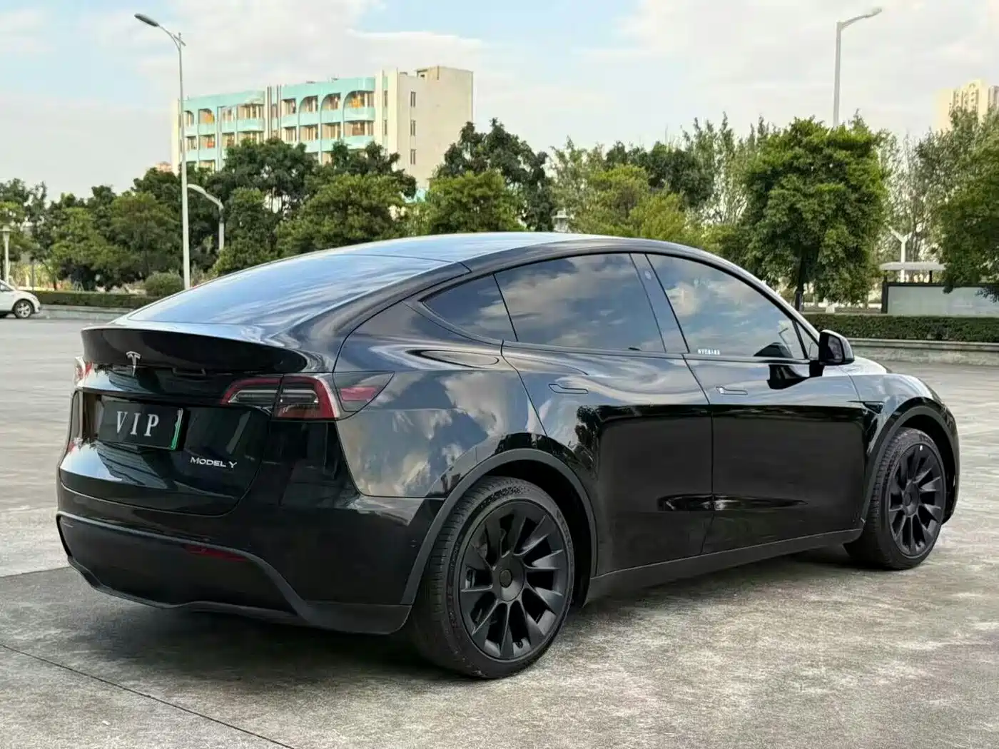 TESLA MODEL Y