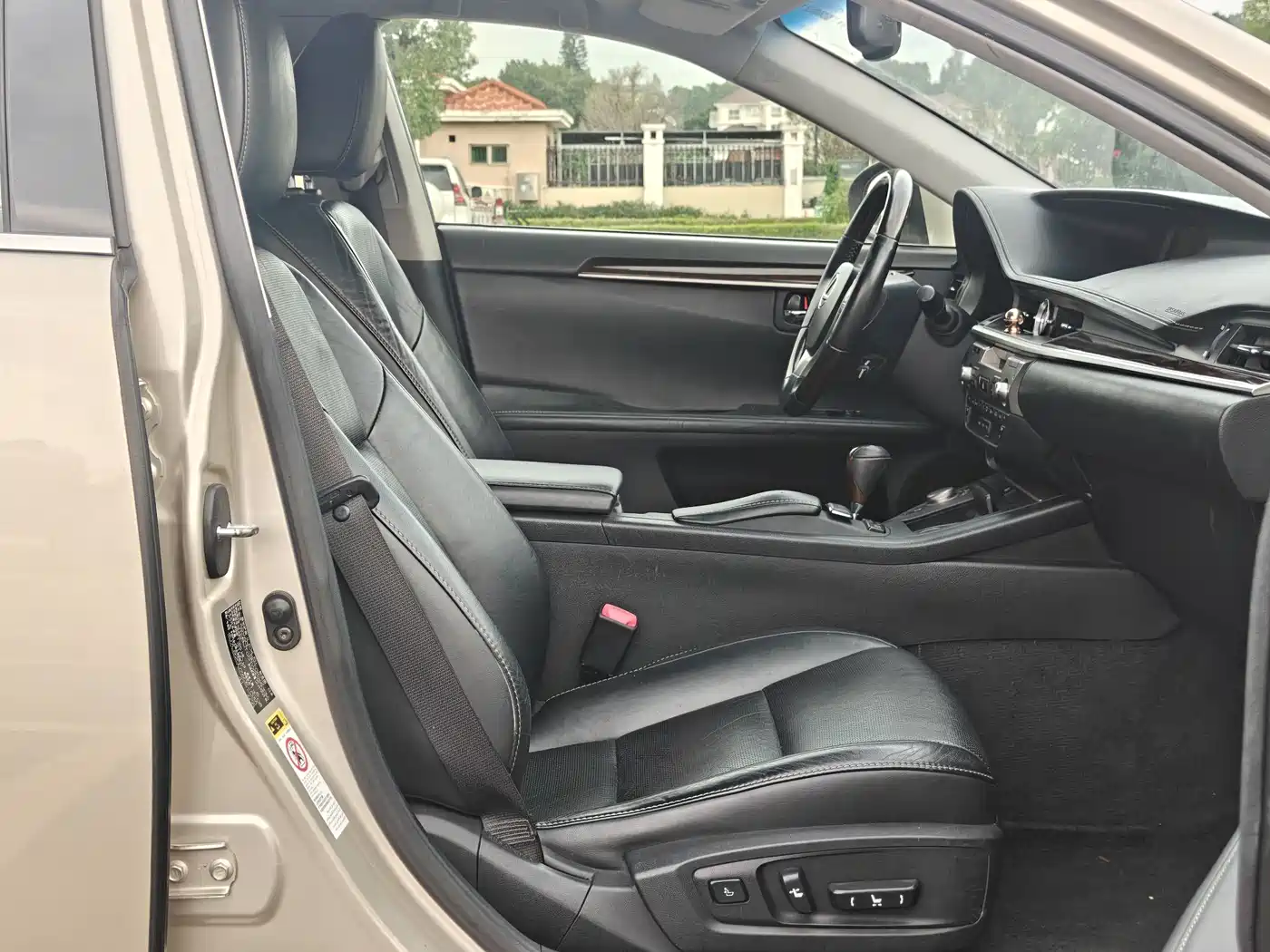 Lexus ES 2013 250 Elegance Edition фото 12