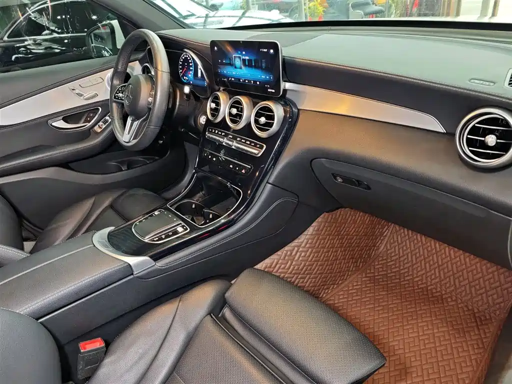 Mercedes-Benz GLC 2020 Facelift GLC 260 L 4MATIC Dynamic фото 13