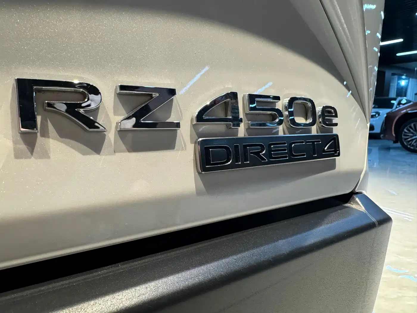 Lexus RZ 2023 450e 4WD Deluxe фото 19
