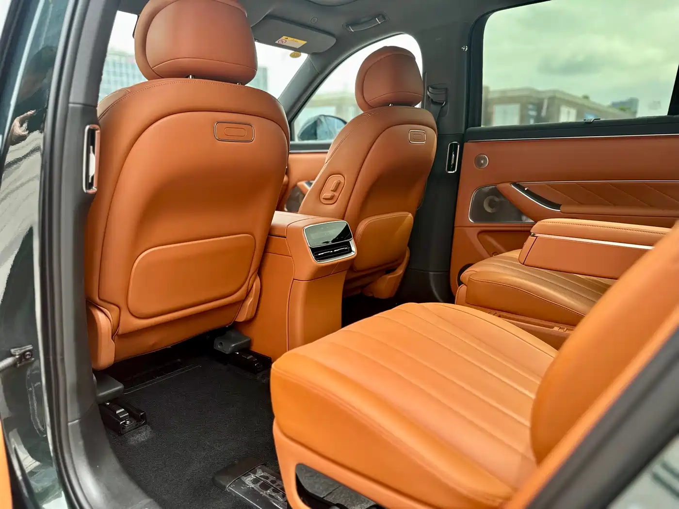 AITO Wenjie AITO M8 2025 Extended Range Ultra 53.4kWh 6-Seater фото 13