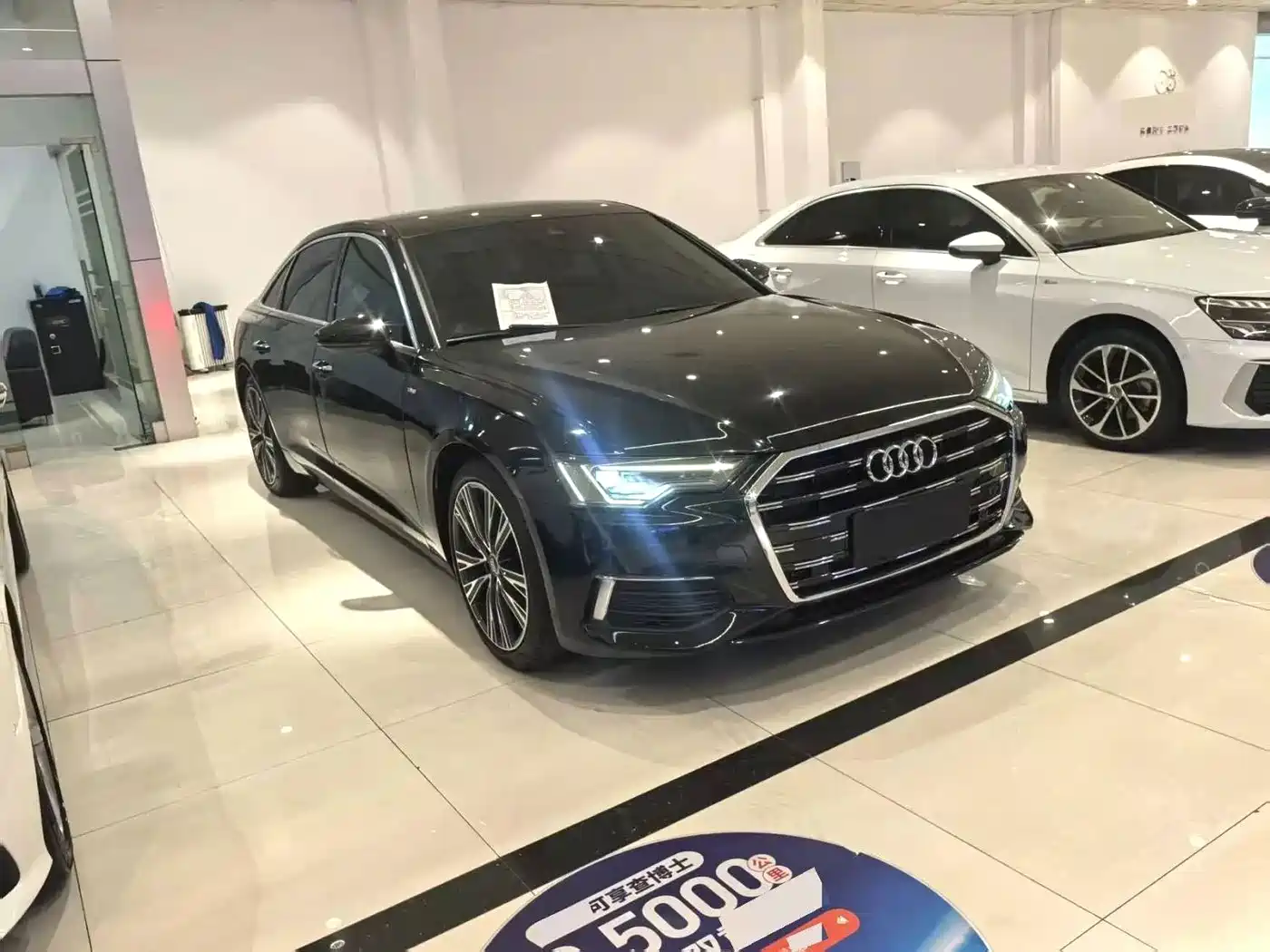 Фото 2 - Audi A6L
