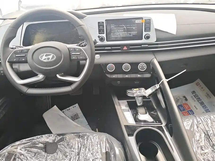 Hyundai Elantra 2023 1.5L CVT GLX Elite Edition фото 12