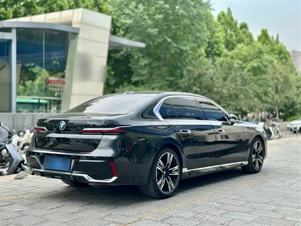 BMW 7 Series 2023 Model 740Li Leading M Sport Package фото 16
