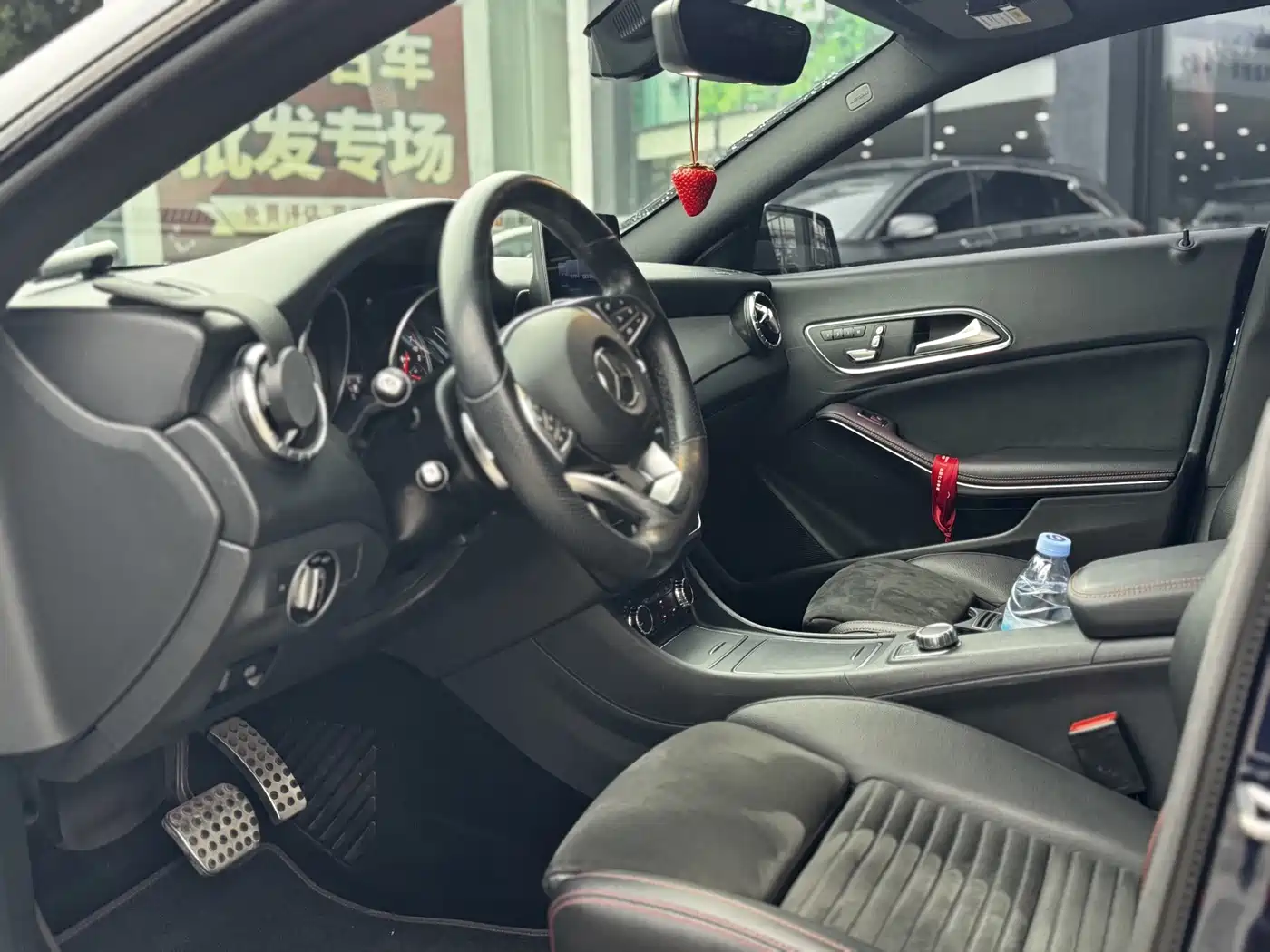Mercedes-Benz CLA (Import) 2019 CLA 220 4MATIC фото 4