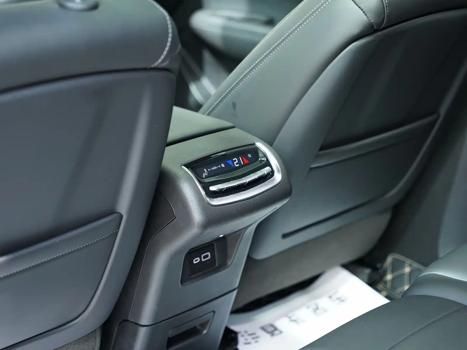 Фото 17 - Cadillac XT6