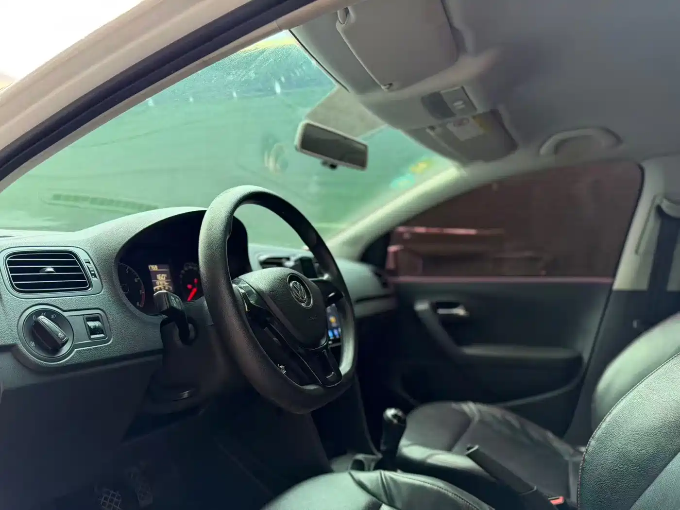 Volkswagen Polo 2016 1.4L Manual Trend фото 4