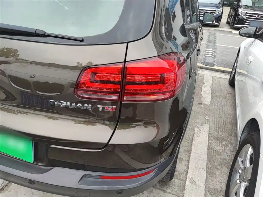 Volkswagen Tiguan 2015 1.8TSI Automatic 2WD Highline фото 8