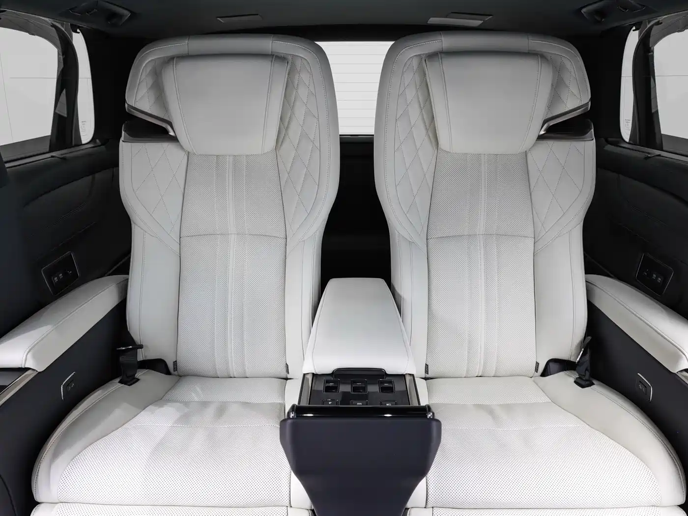 Lexus LM 2020 300h 4-Seat Imperial Edition фото 12