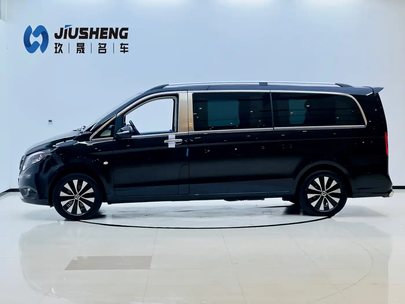 Mercedes-Benz Vito 2023 2.0T Elite 7-Seater фото 3