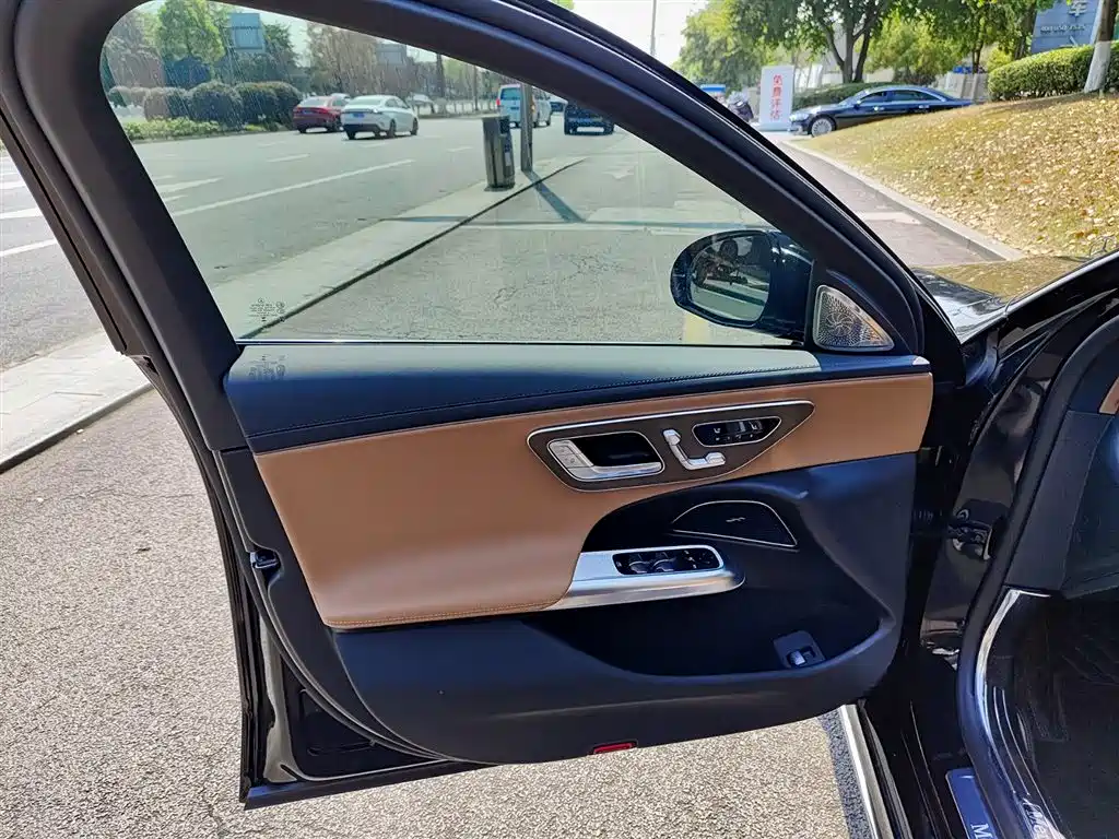 Mercedes-Benz E-Class 2025 E 300 L Fashion фото 6