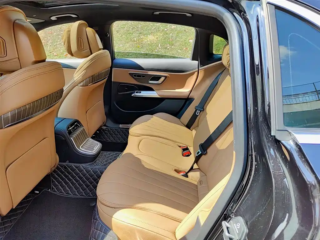 Mercedes-Benz E-Class 2025 E 300 L Fashion фото 8