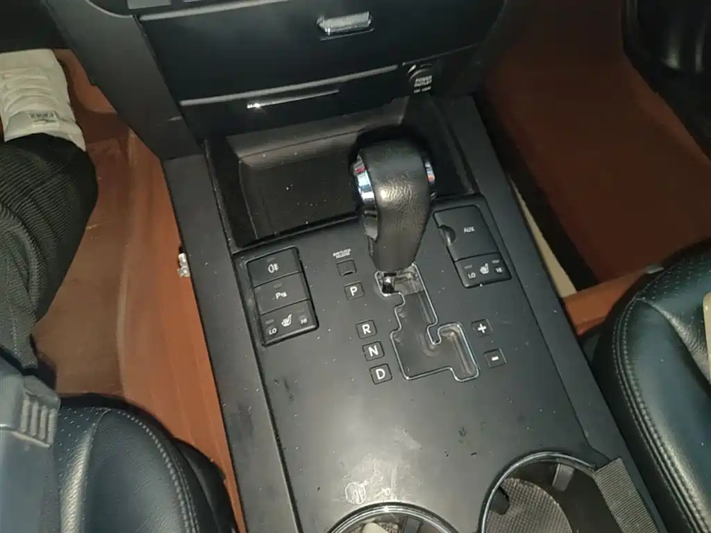 Kia Borego 2015 3.8L Luxury Edition China IV фото 14