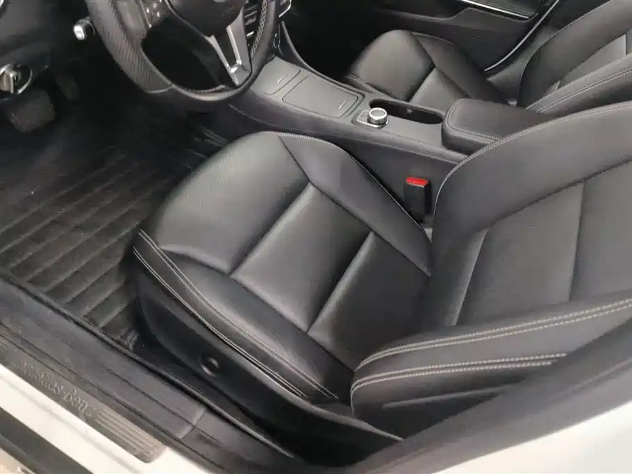 Mercedes-Benz GLA 2015 GLA 220 4MATIC Fashion Edition фото 9