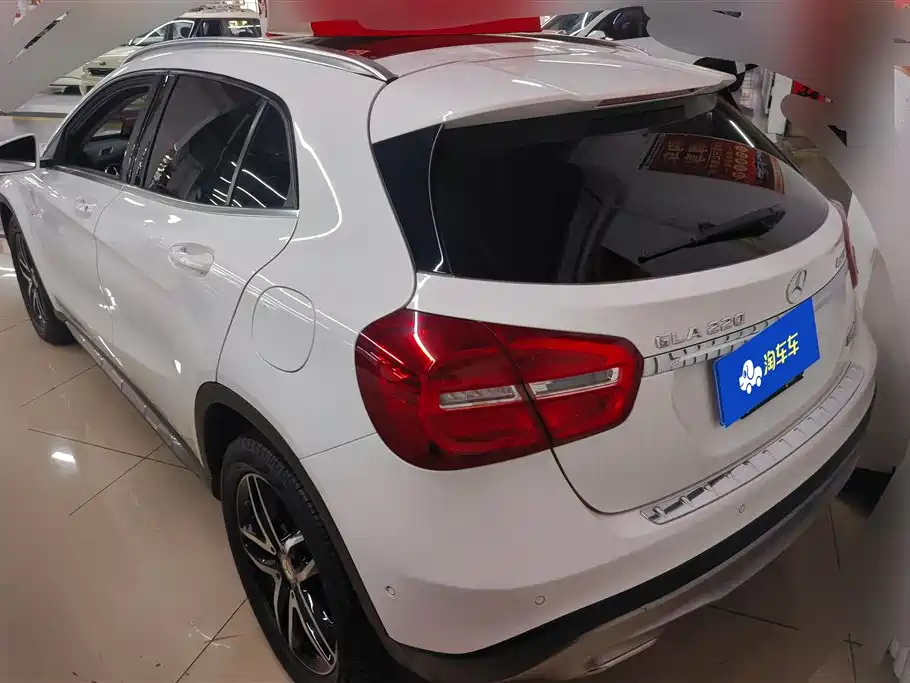 Mercedes-Benz GLA 2015 GLA 220 4MATIC Fashion Edition фото 3