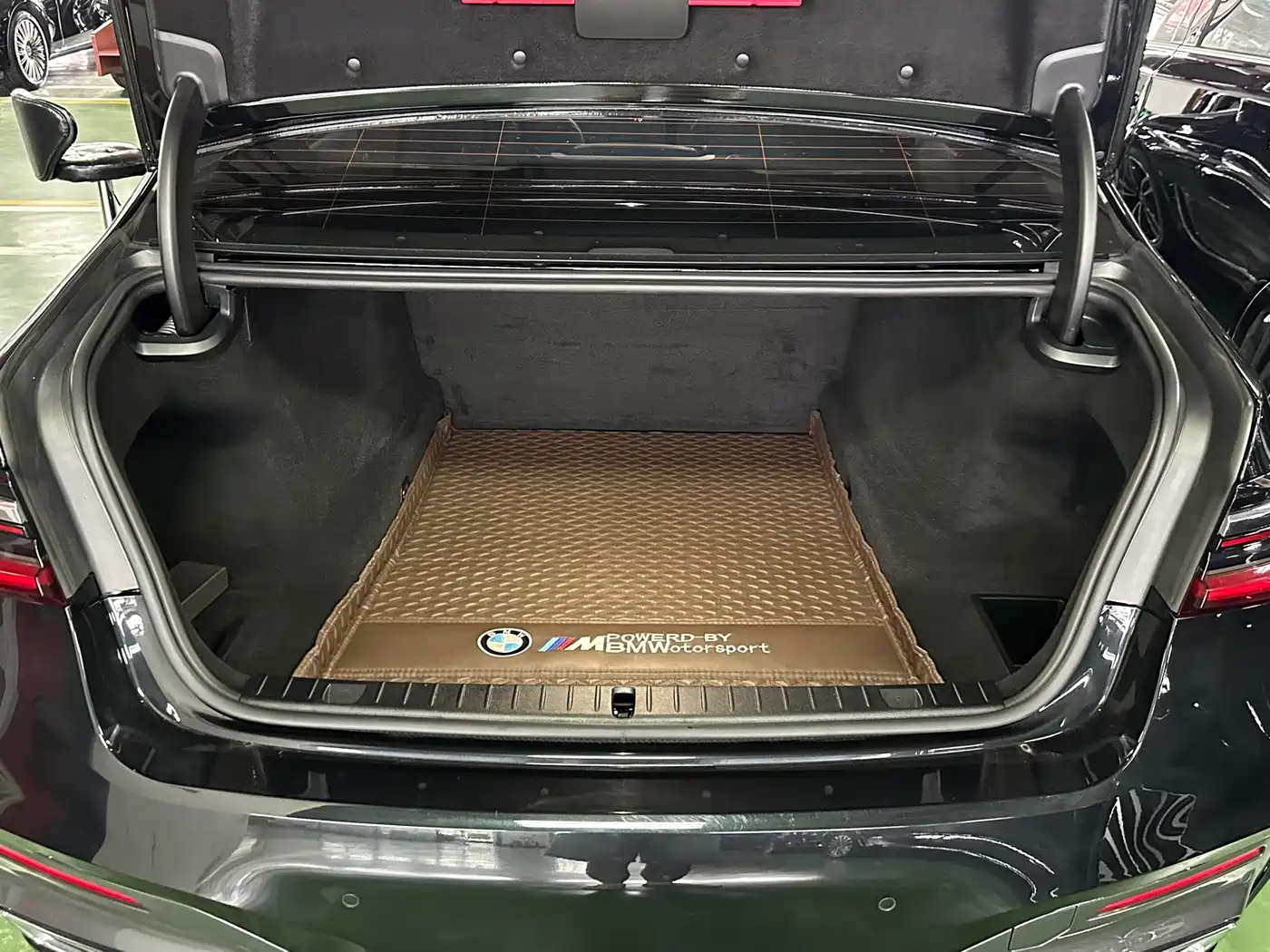 BMW 7 Series 2021 Model 730Li M Sport Package фото 12