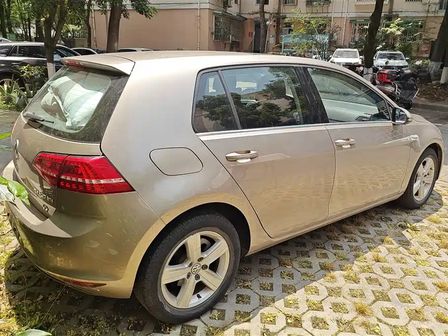 Volkswagen Golf 2016 230TSI Automatic Comfort фото 3