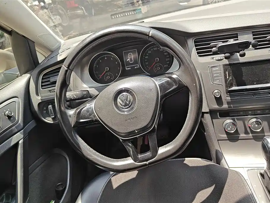 Volkswagen Golf 2016 230TSI Automatic Comfort фото 15