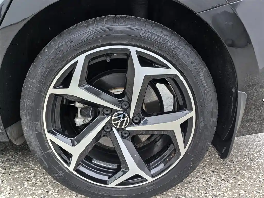 Volkswagen Passat 2023 330TSI Starlight Elite Edition фото 14
