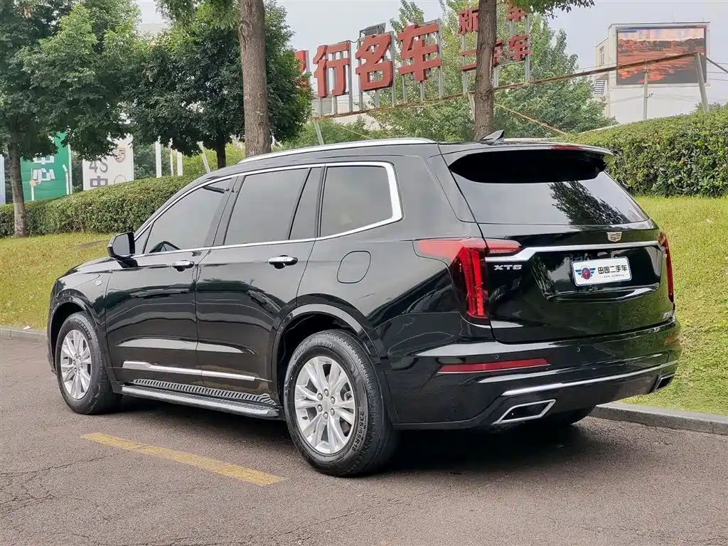 CADILLAC XT6