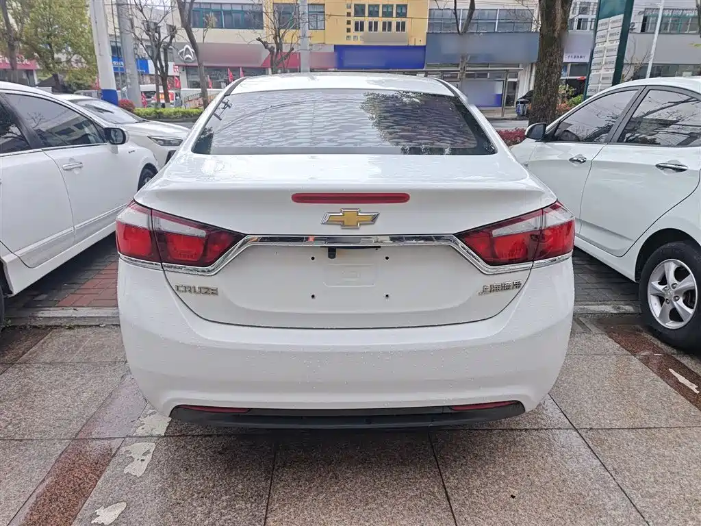 Chevrolet Cruze 2015 1.5L Automatic Fashion Navigation Edition фото 6