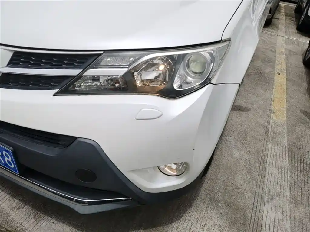 Toyota RAV4 Rongfang 2015 2.5L Automatic 4WD Luxury Edition фото 24