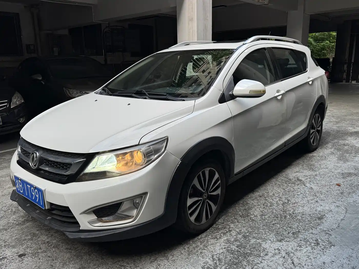 Dongfeng Aeolus Dongfeng Fengshen AX3 2016 2016 1.5L Automatic Premium Cool Edition