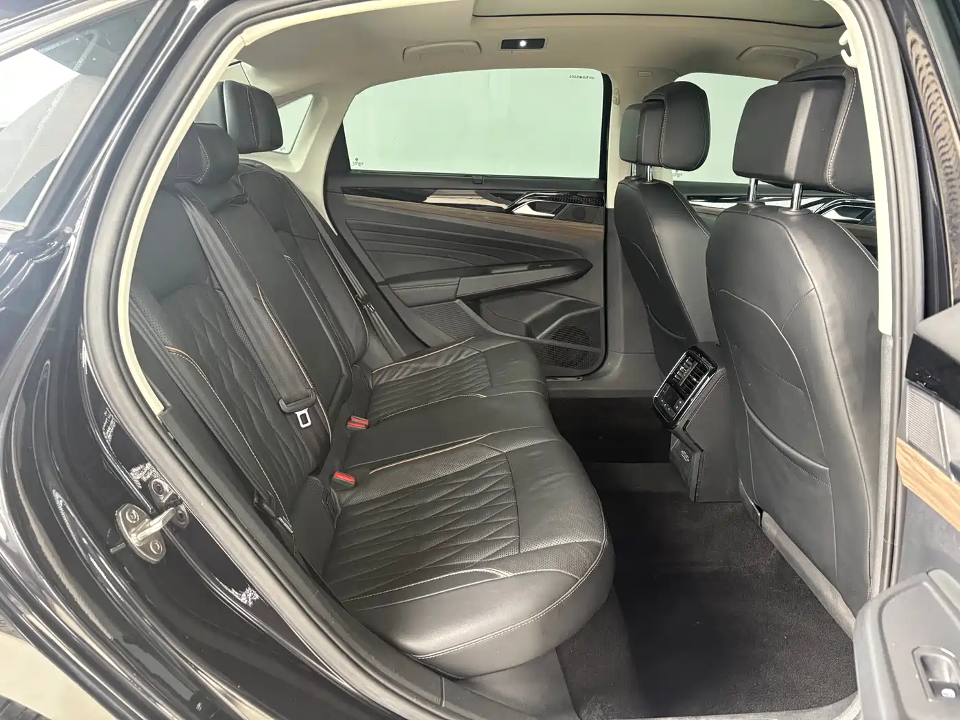 Volkswagen Passat New Energy 2020 430PHEV Hybrid Luxury (China VI) фото 12