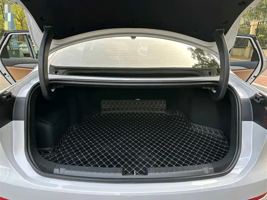 Geely Galaxy Galaxy A7 2025 EM-i 150km Long Voyage Edition фото 13