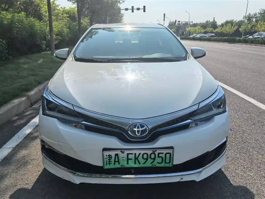 Toyota Corolla Twin Engine E+ 2020 1.8L E-CVT Comfort Edition фото 2