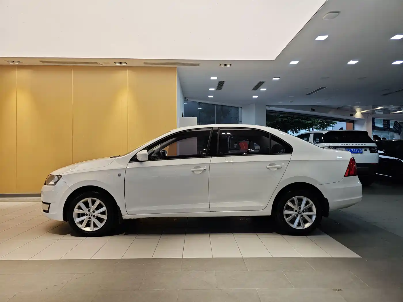 Škoda Rapid 2016 1.6L Automatic Pioneer Edition фото 6