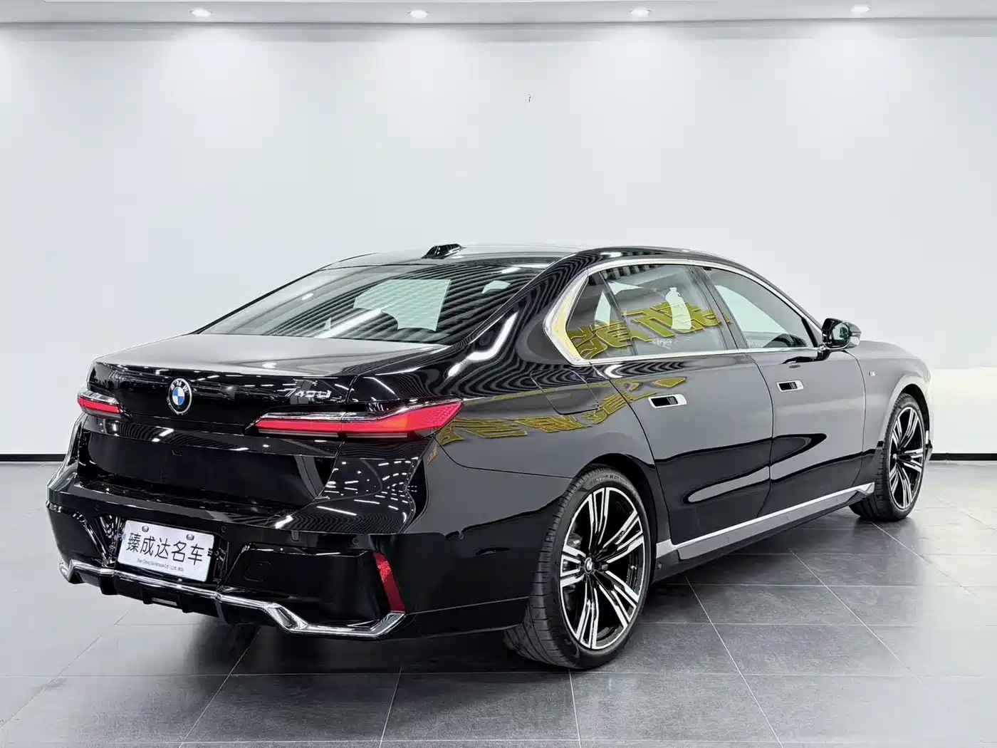 BMW 7 Series 2023 Model 735Li M Sport Package фото 4