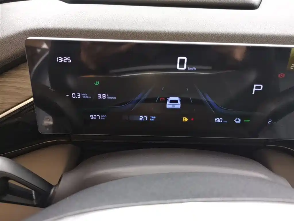 Geely Galaxy Galaxy L6 2025 EM-i 60km Voyage Edition фото 12