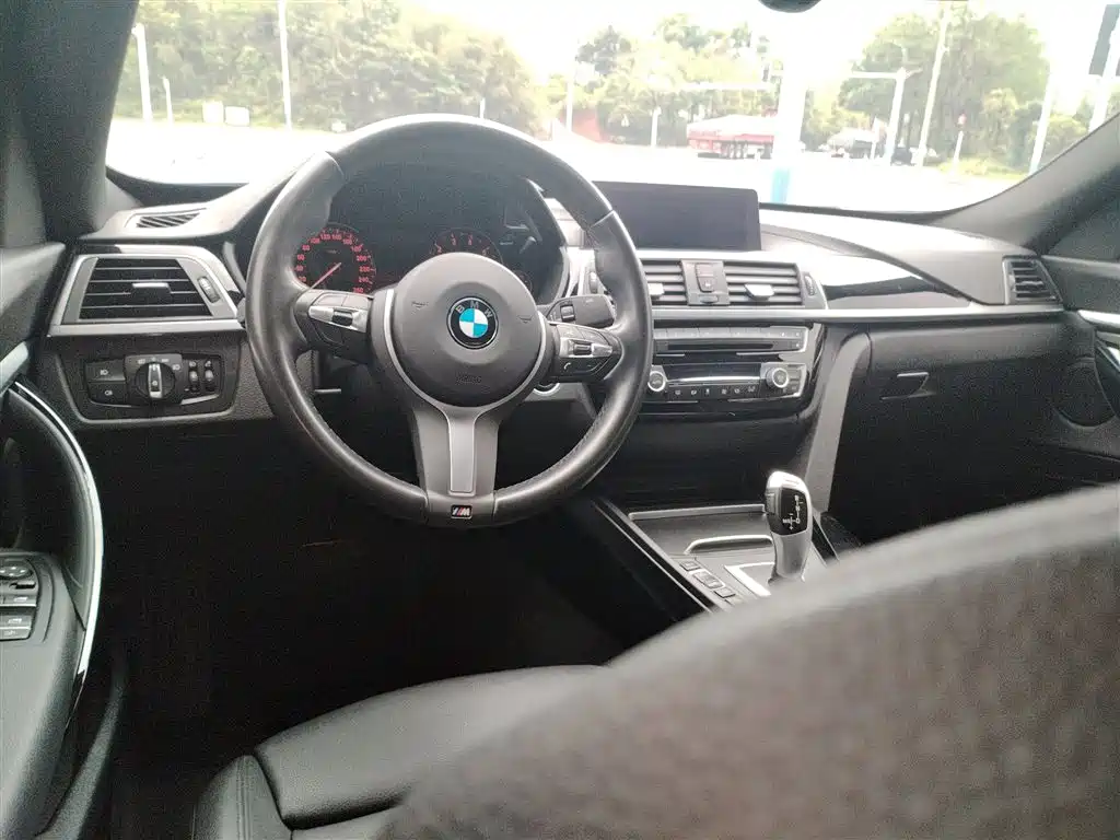 BMW 3 Series GT 2019 320i M Sport Package фото 11